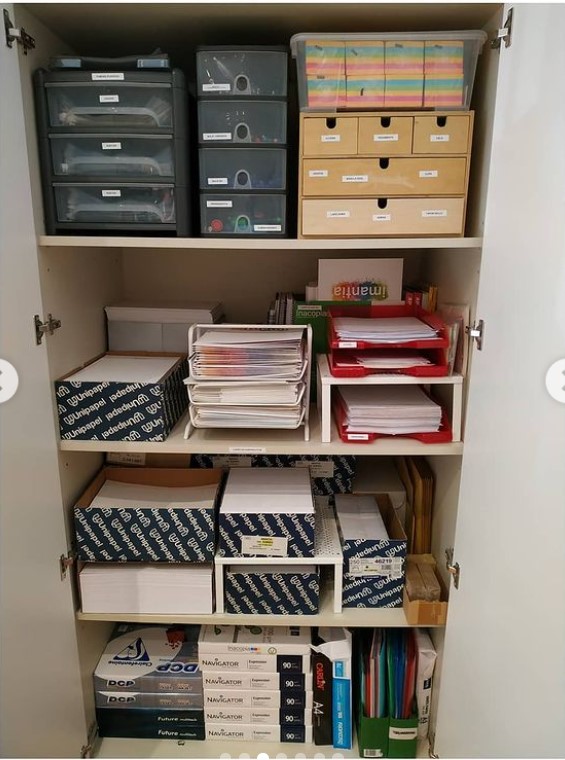 materiales de oficina organizados